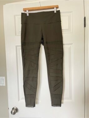 Lululemon mesh panel leggings